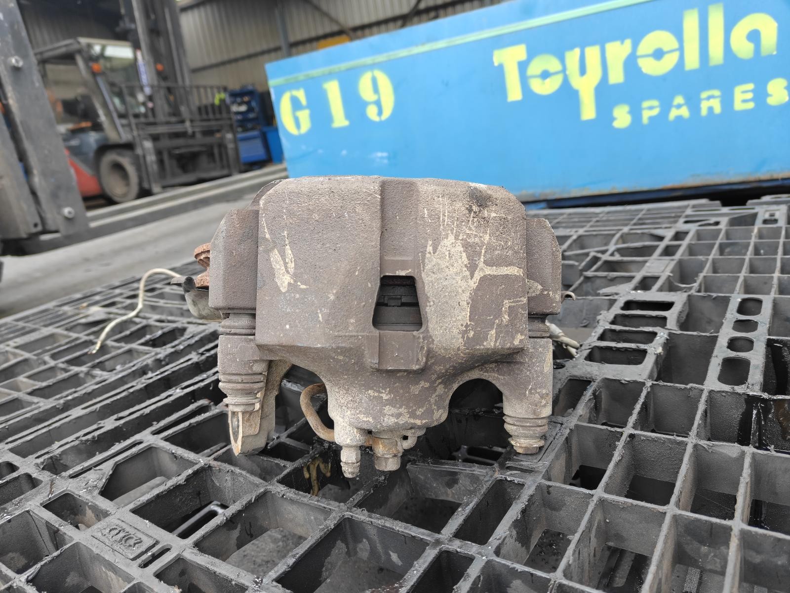 Toyota Hilux Right Front Caliper KUN16 03/2005-06/2011