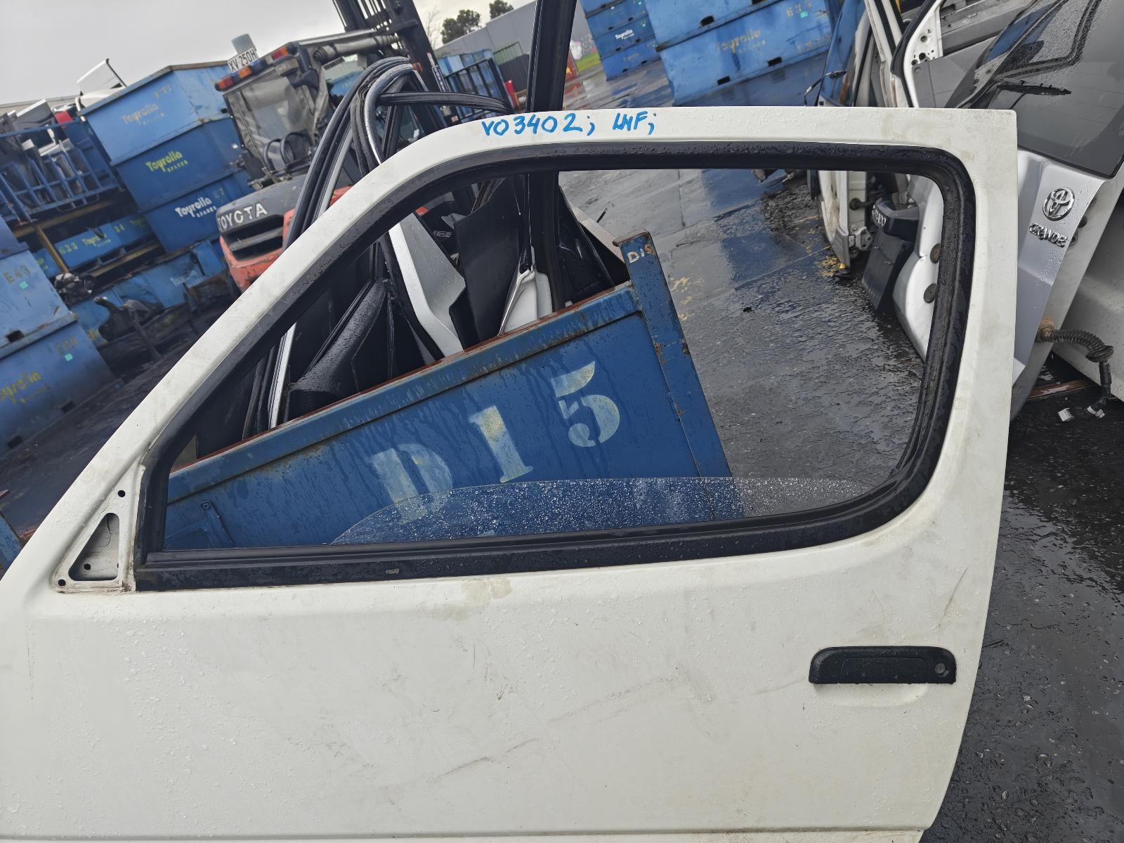 Toyota Hiace Left Front Door Glass RZH103 11/1989-08/1995