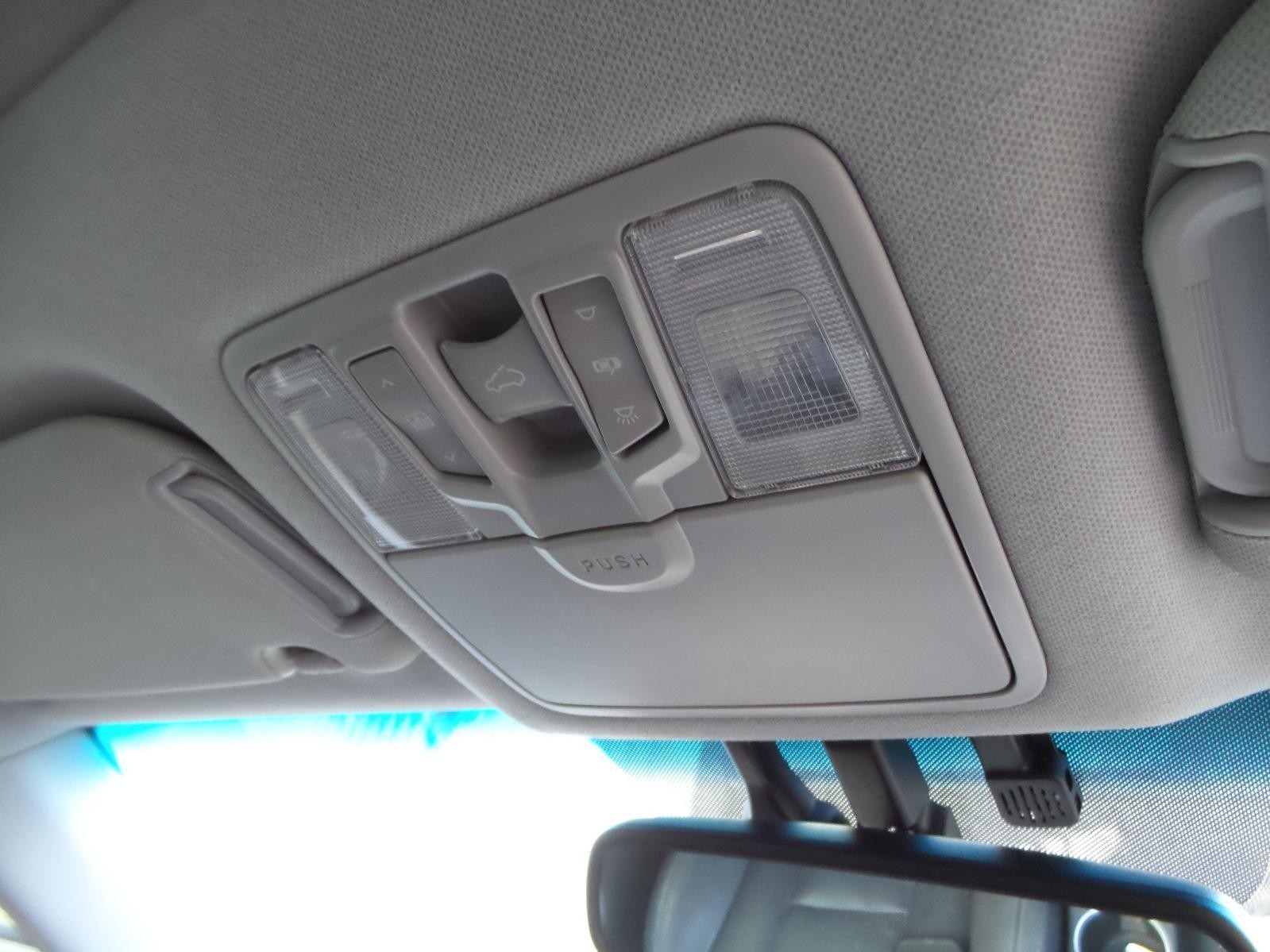 HYUNDAI I30 COURTESY LIGHT FRONT W/ SUNGLASS HOLDER SUNROOF CONTROLS 03/17-02/17
