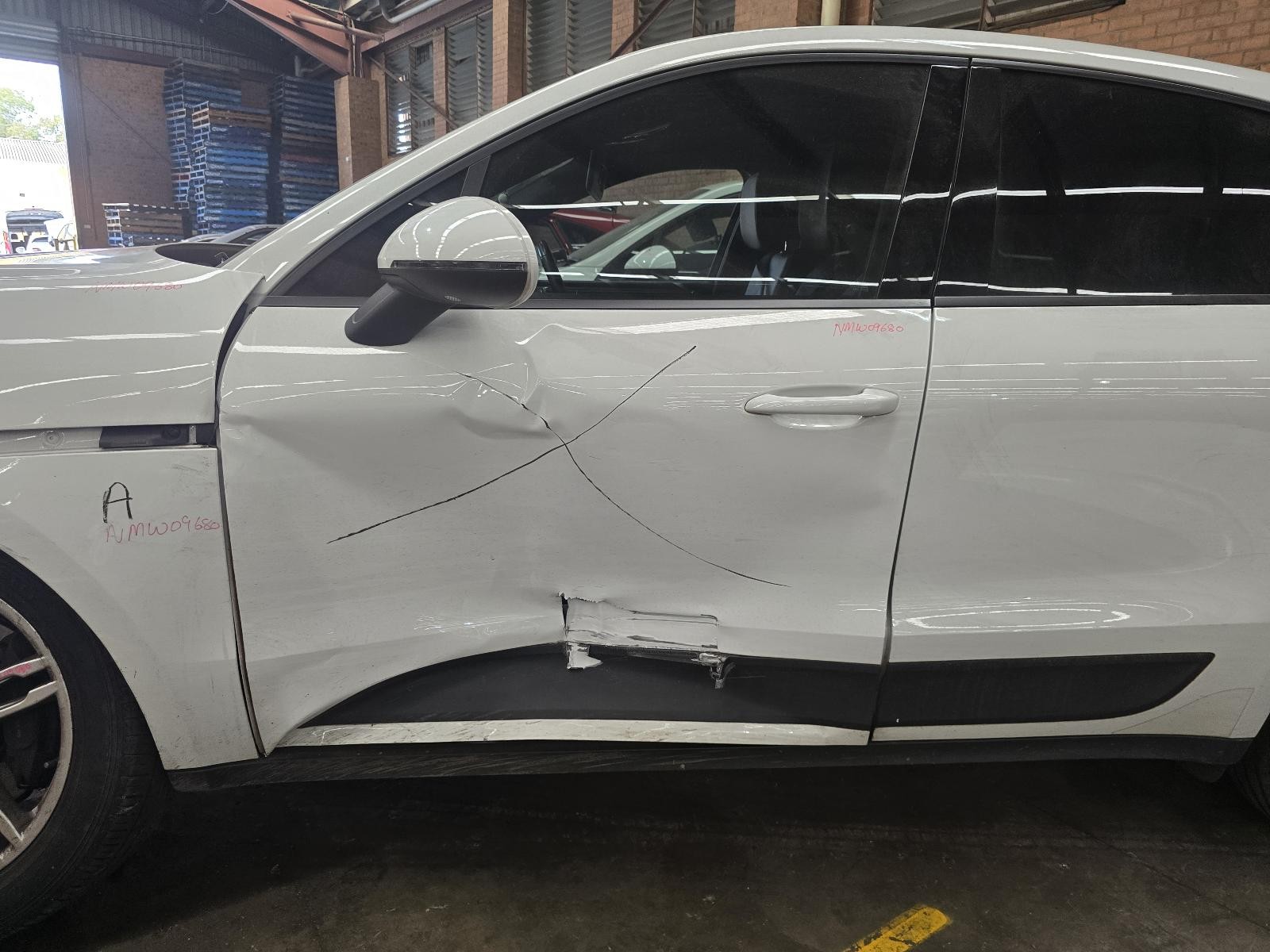PORSCHE MACAN DOOR HANDLE LEFT FRONT OUTER WHITE 95B 06/2014-2024 NMW09680