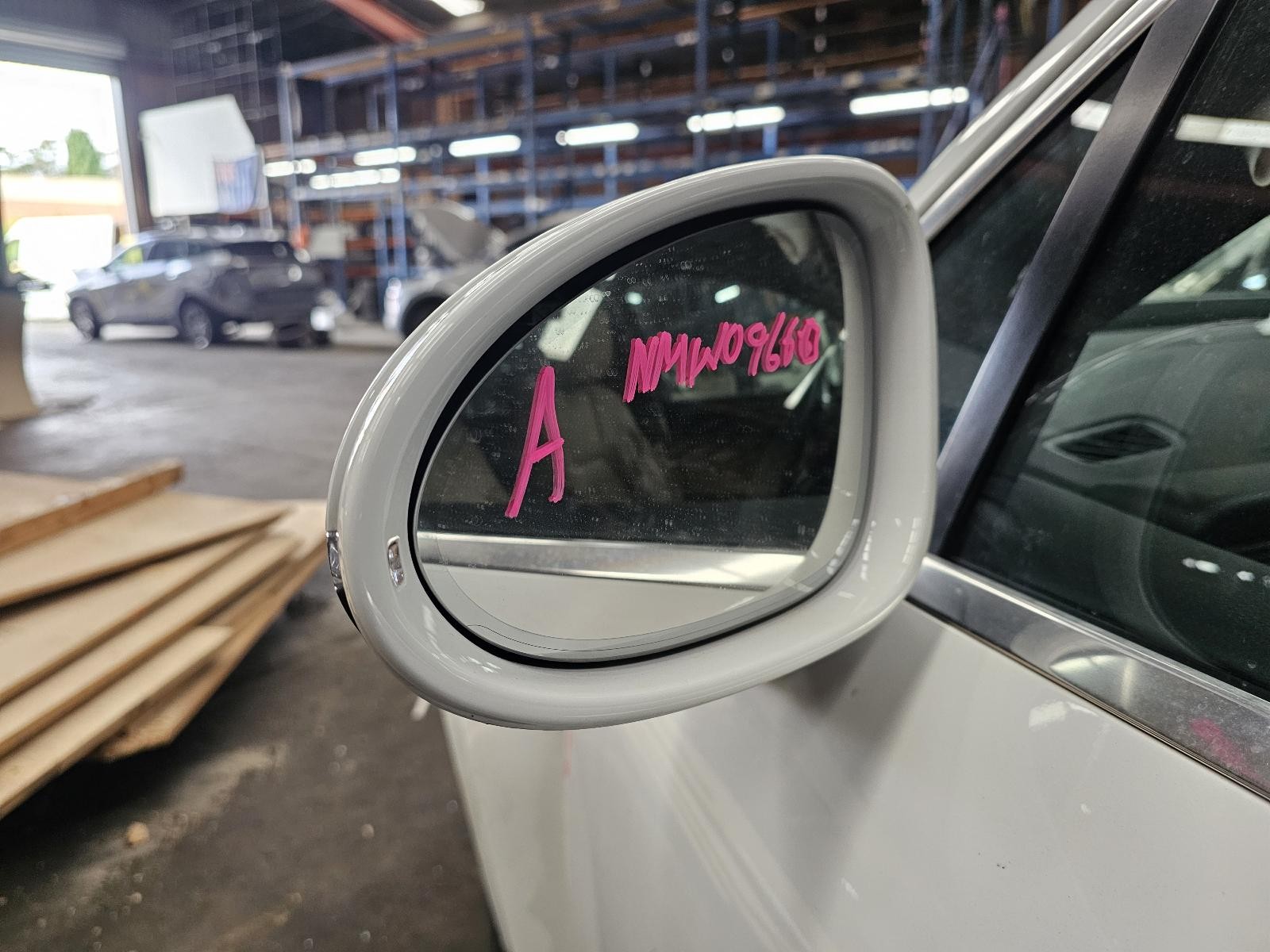 PORSCHE MACAN LEFT DOOR MIRROR ELECTRIC FOLD TYPE 95B 06/2014-04/2021 NMW09660