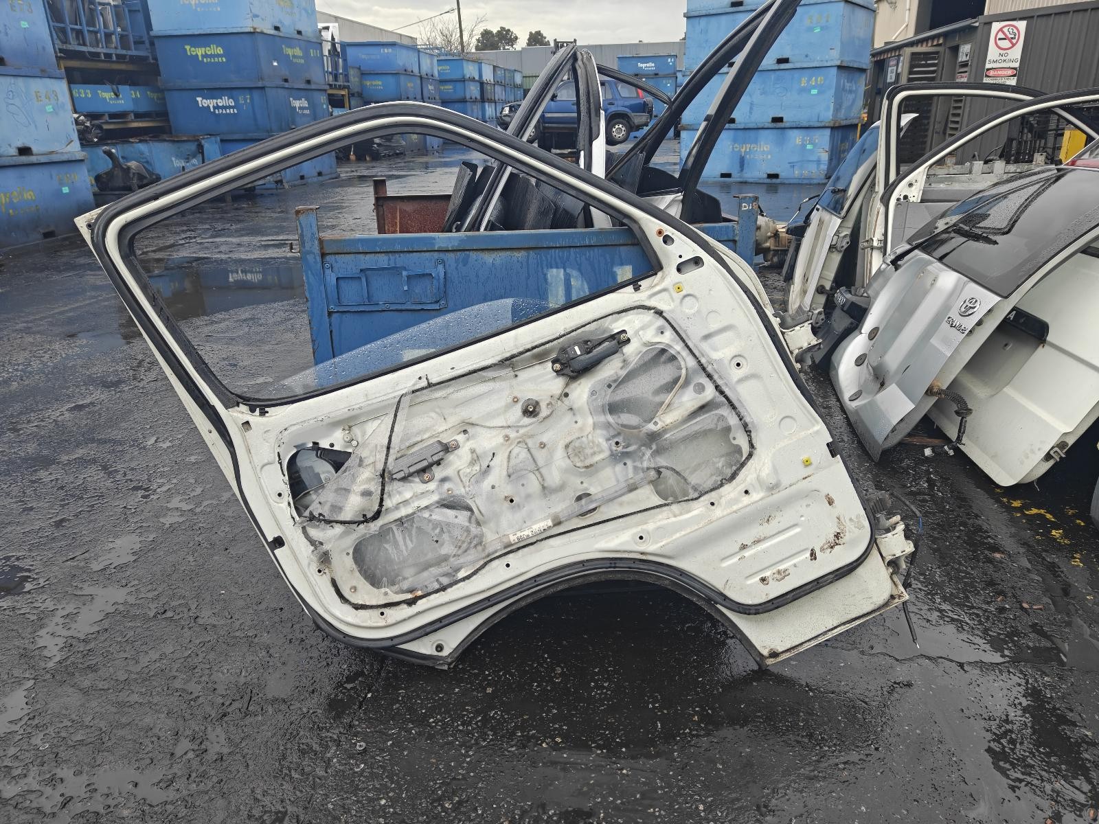 Toyota Hiace Left Front Window Regulator RZH103 11/1989-12/2004