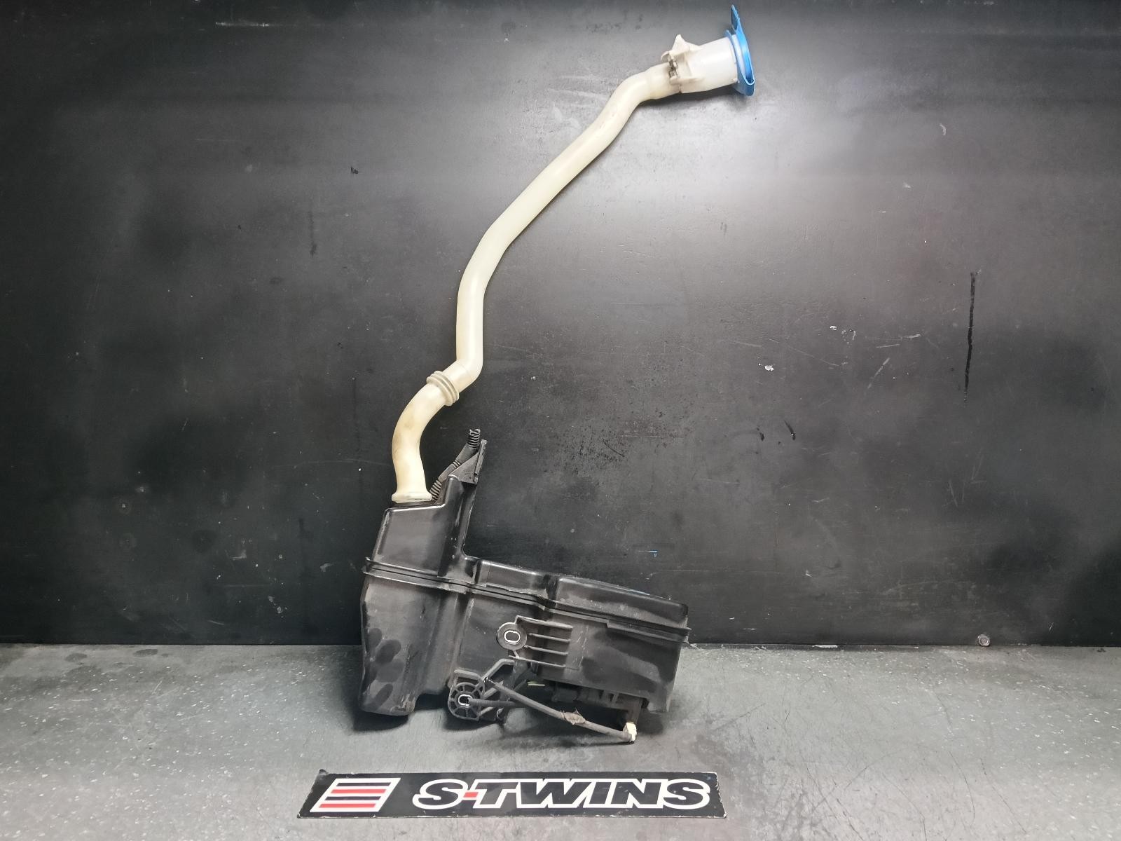 VOLKSWAGEN TRANSPORTER WASHER BOTTLE T6, 07/15-08/24 15 16 17 18 19 20 21 22 23