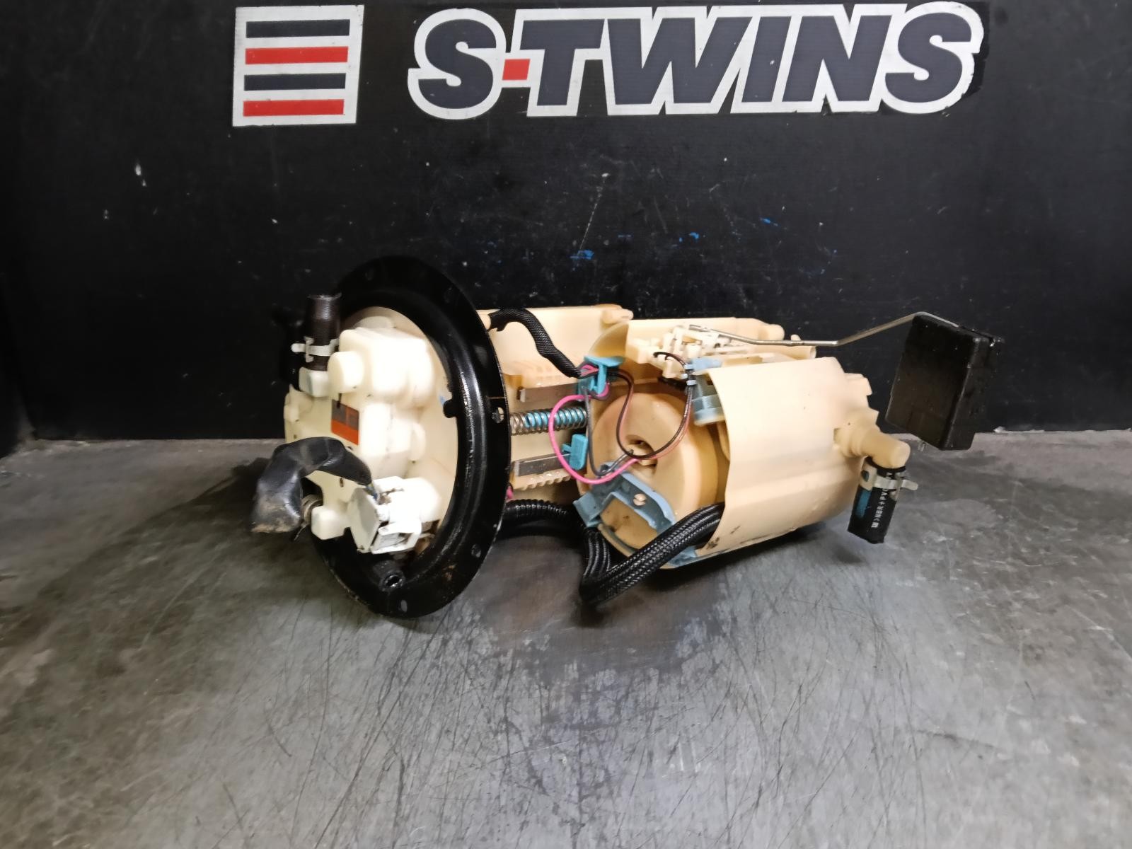 TOYOTA TARAGO FUEL PUMP ACR50R, 2.4, 01/06-06/20 06 07 08 09 10 11 12 13 14 15 1