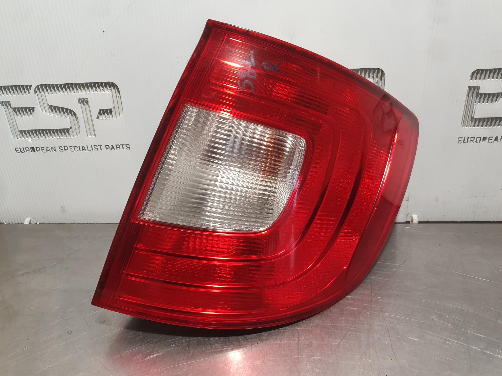 SKODA SUPERB RIGHT TAILLIGHT 3T, WAGON,