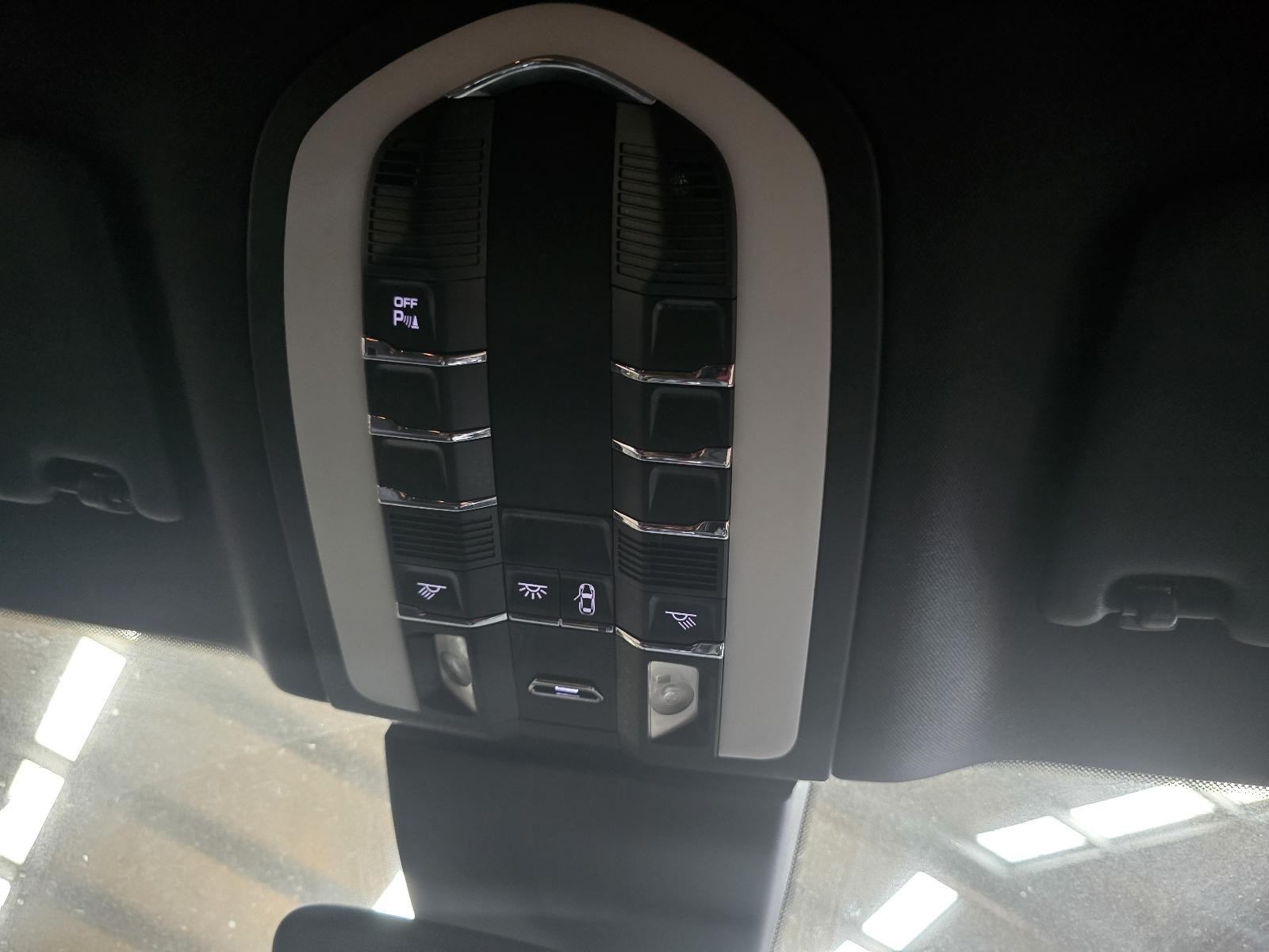 PORSCHE MACAN COURTESY LIGHT FRONT 95B 06/2014-12/2025 NMW09680