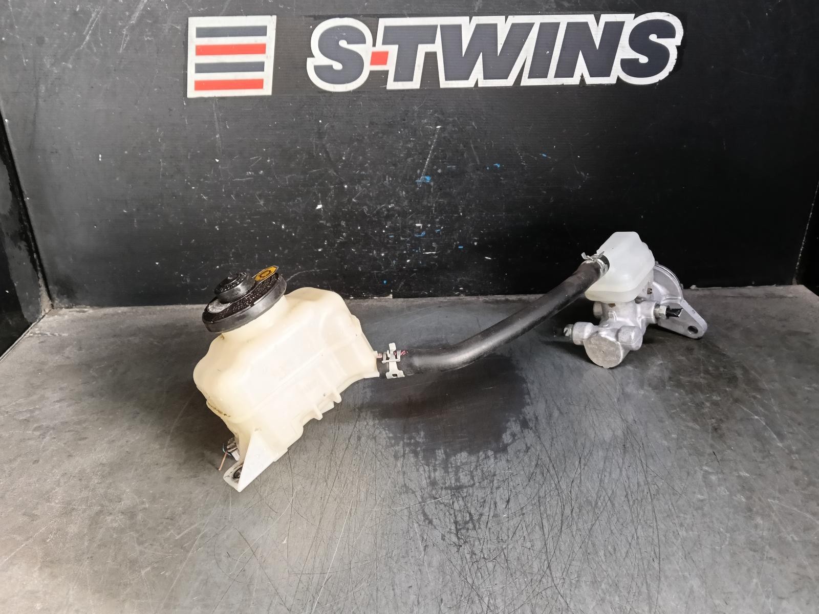 TOYOTA KLUGER MASTER CYLINDER XU50 SERIES, 03/14-02/21 14 15 16 17 18 19 20 21