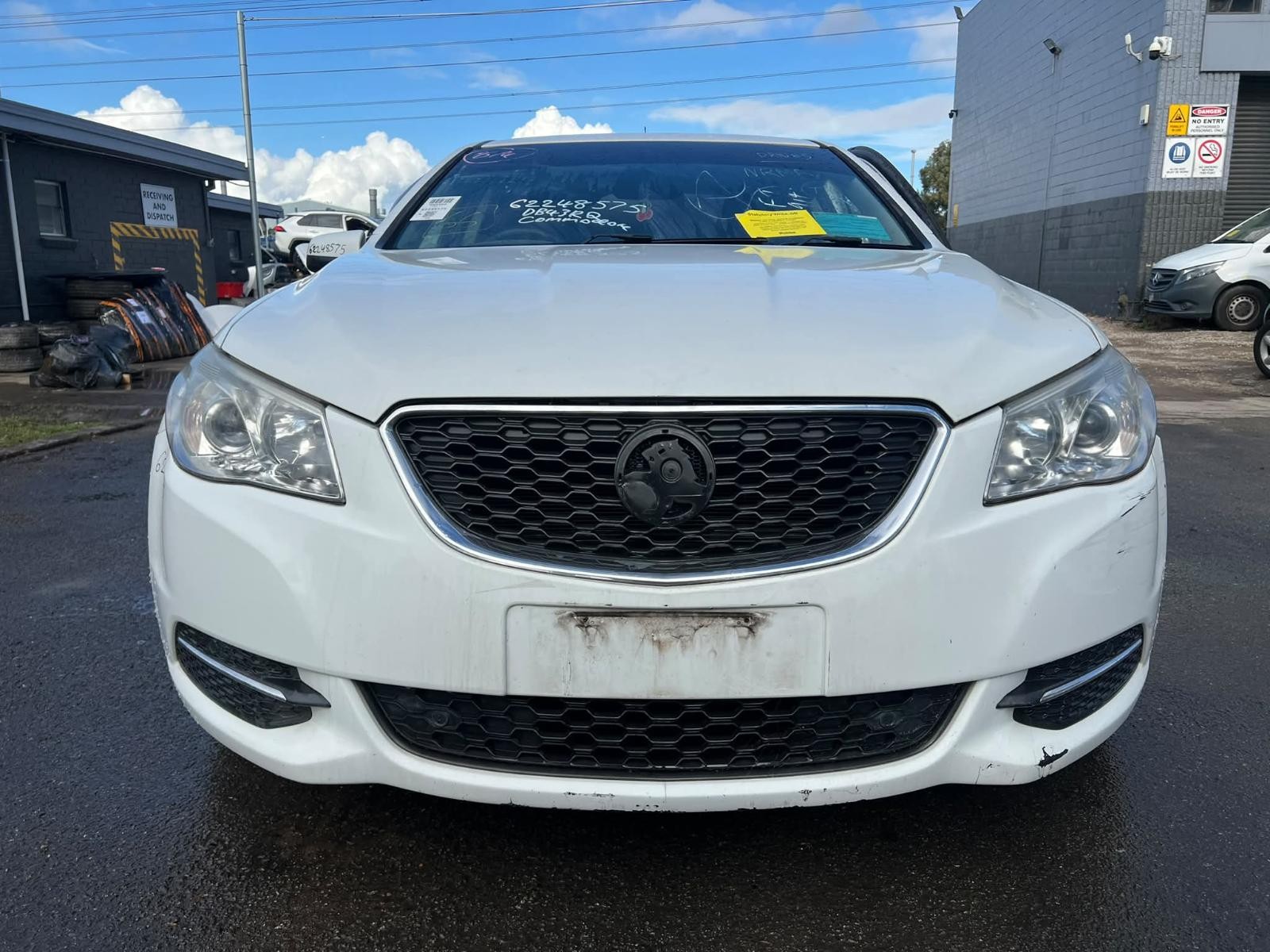 HOLDEN COMMODORE VF 05/2013-12/2017 RADIATOR GRILLE HONEYCOMB TYPE