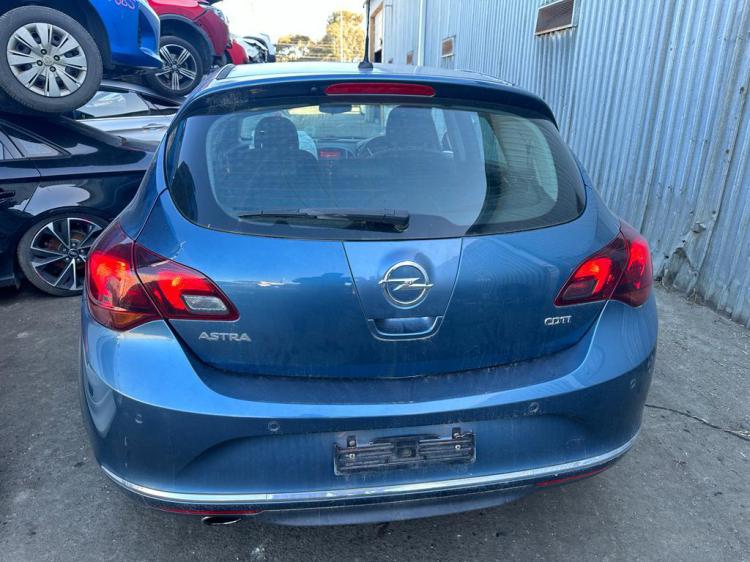 2013 Opel Astra — Auto Diesel