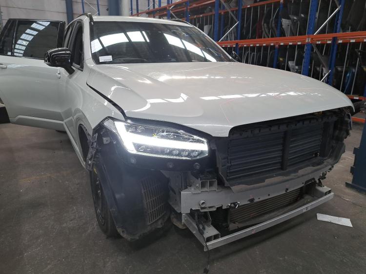 2020 Volvo XC90 — Auto Diesel
