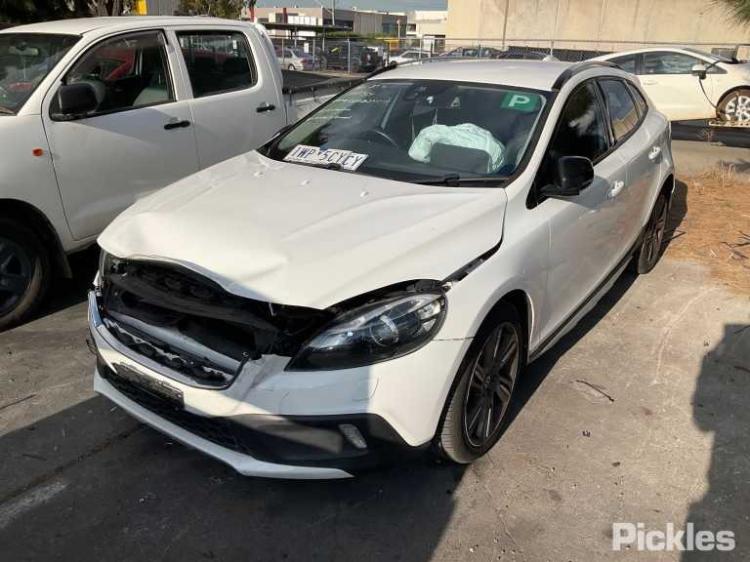 2013 Volvo V40 Cross Country — Volvo V40 Cross Country 2013