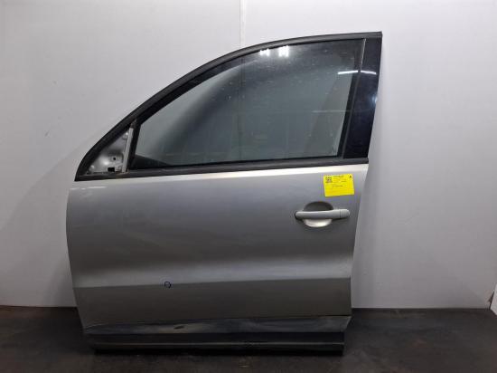 Tiguan Volkswagen Tiguan — Left Front Door