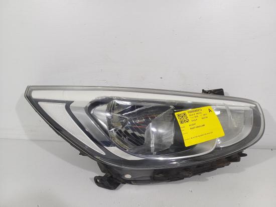 2016 Hyundai Accent — Right Headlamp