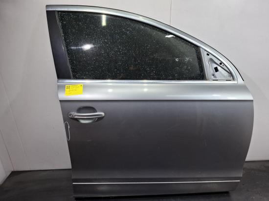 Q7 Audi Q7 — Right Front Door