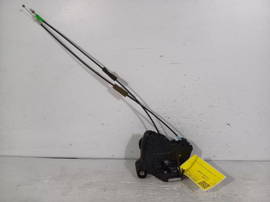 2010 Toyota Kluger — Lock Mechanism