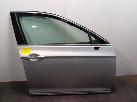 Passat Volkswagen Passat — Right Front Door