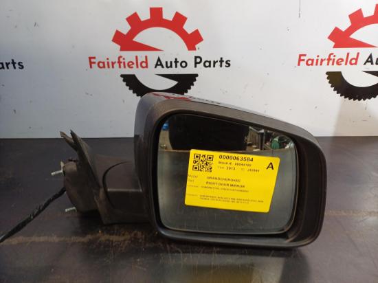 2013 Jeep Grandcherokee — W/ MEMORY AUTO DIM BLIND SPOT PUDDLE COLOUR CODED SCRATCH ON INDICATOR LENS
