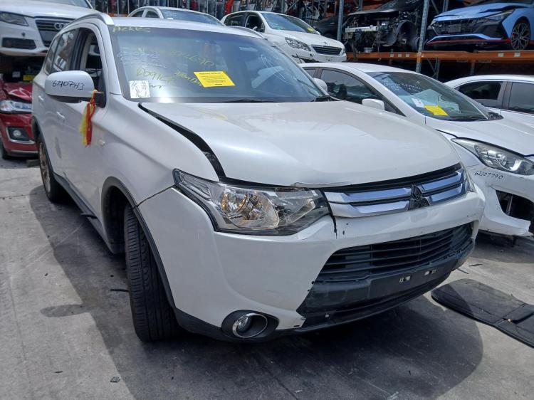 2014 Mitsubishi Outlander — ZJ Auto Petrol