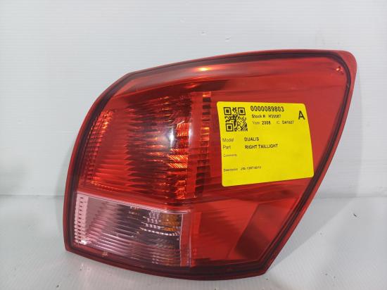 2008 Nissan Dualis — MINOR CHIP ON LENS