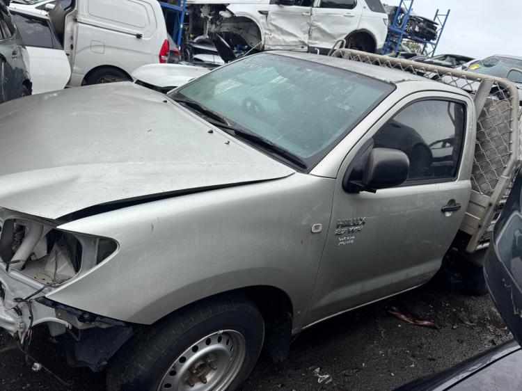 2006 Toyota Hilux — Manual Petrol