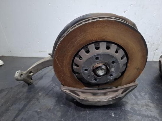 2016 Audi Q7 — Right Front Hub Assembly