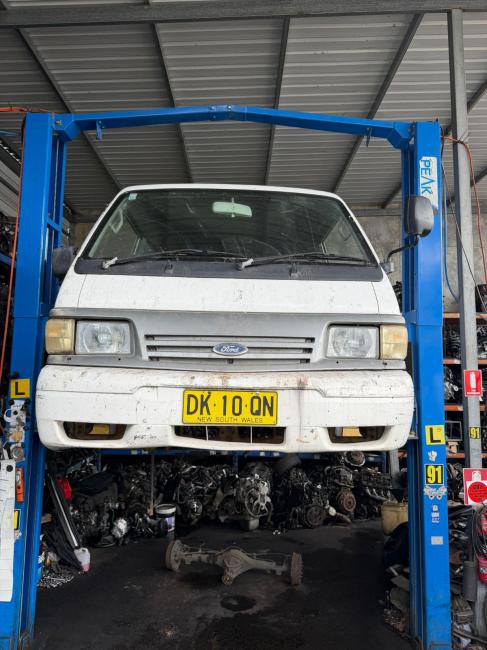 2000 Ford Econovan — Auto Petrol