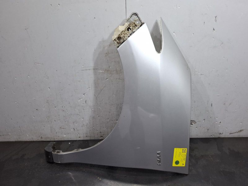 2007 Toyota Tarago — Left Guard
