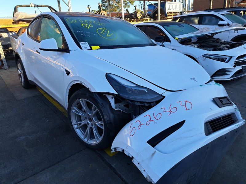 Y Tesla Model — Tiptronic Electric